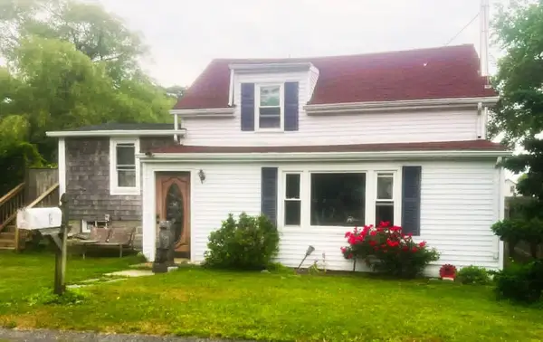 7 Wayne St, Fairhaven, MA 02719
