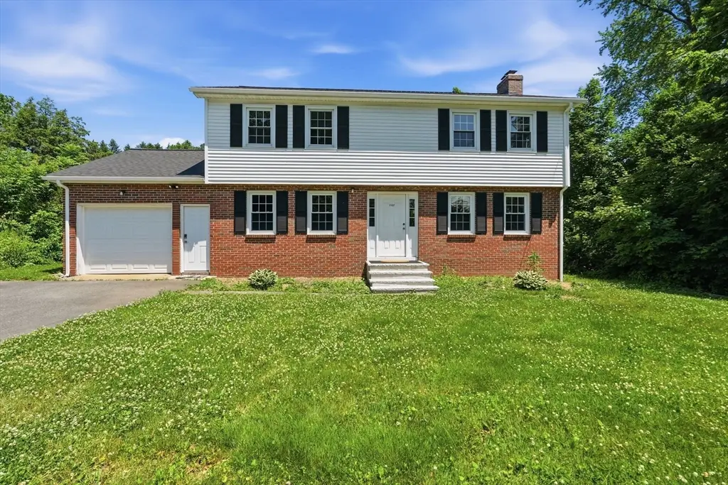 1107 N Pleasant St, Amherst, MA 01002 - #1