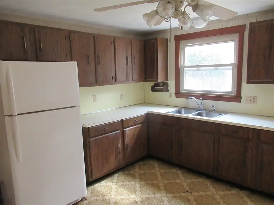 35 Tioga St, Springfield, MA 01128 - #3