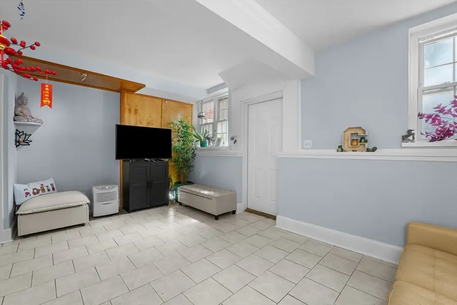 1 Lanark Rd #7, Brookline, MA 02445 - #3