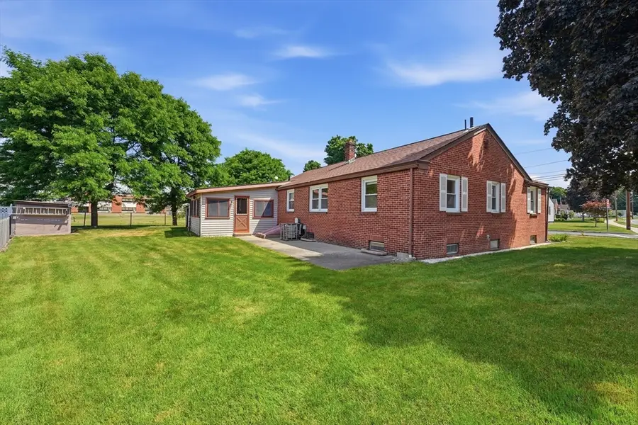 92 Laconia St, Ludlow, MA 01056 - #3
