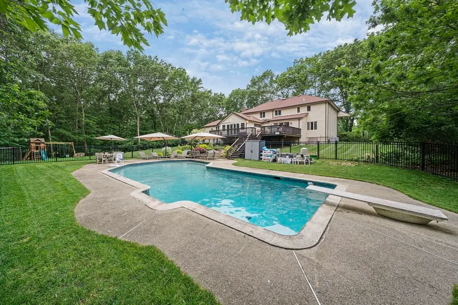 42 Eisenhower Dr, Sharon, MA 02067 - #3