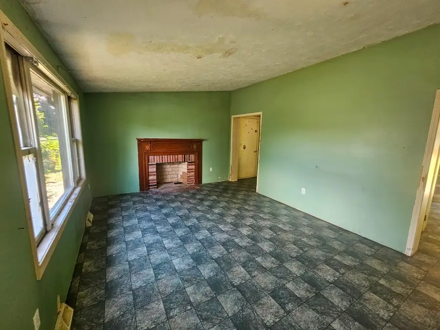 15 Magnolia Ter, South Hadley, MA 01075 - #3