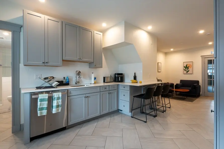 590 Gallivan Blvd, Boston, MA 02124 - #2