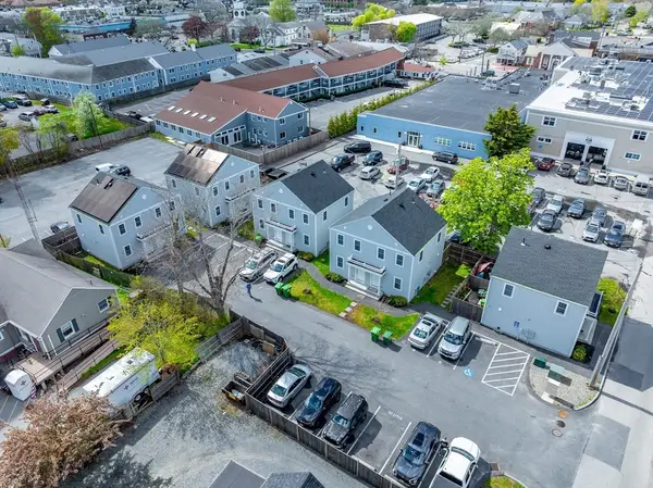 39 Pearl St, Barnstable, MA 02601