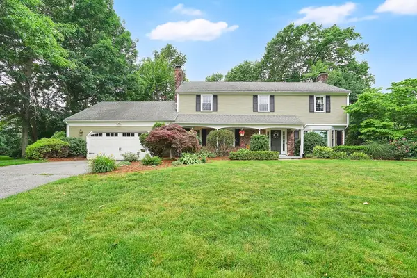 27 Eastwood Dr, Wilbraham, MA 01095