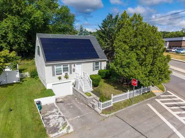 2 Amesbury St, Worcester, MA 01605
