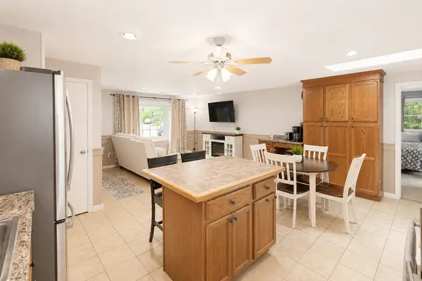 8 Naushon Rd, Wareham, MA 02576
