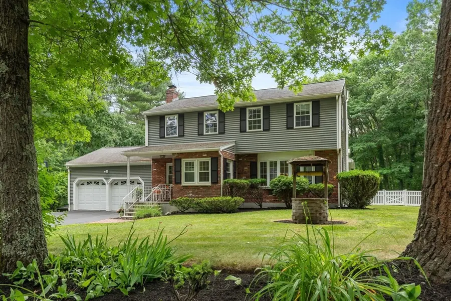 6 Forest St, Medfield, MA 02052 - #2