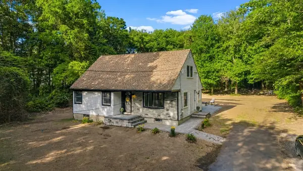 380 Brayton Rd, Tiverton, RI 02878