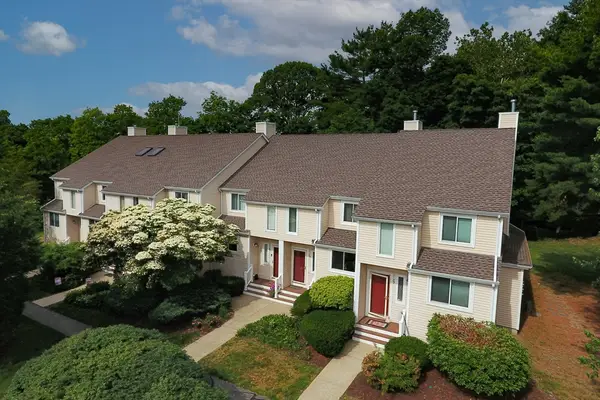 28 Gaslight Ln #28, Easton, MA 02334