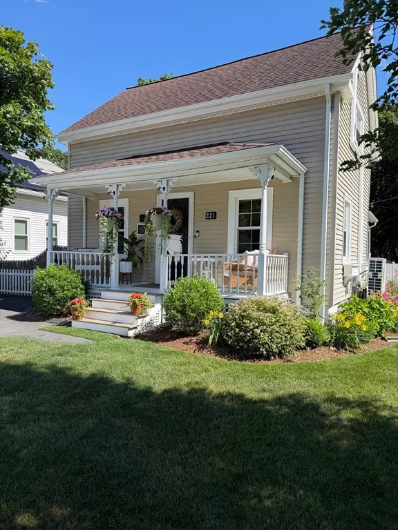 221 County St, Seekonk, MA 02771