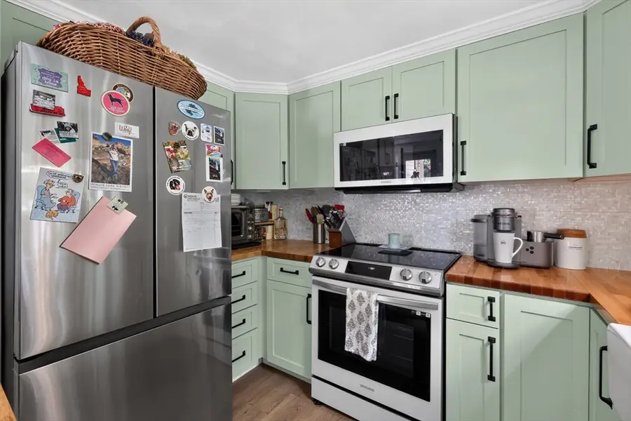 221 County St, Seekonk, MA 02771 - #3