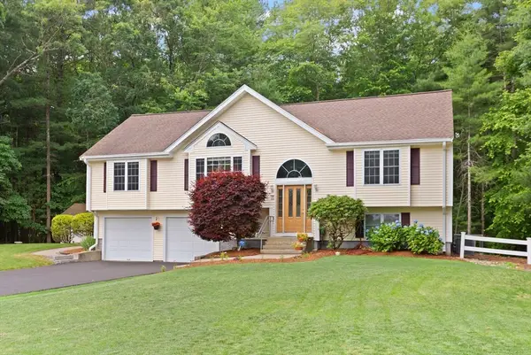 33 Alger Way, Stoughton, MA 02072