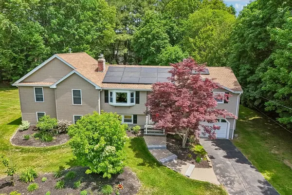4 Carmel Dr, Billerica, MA 01862