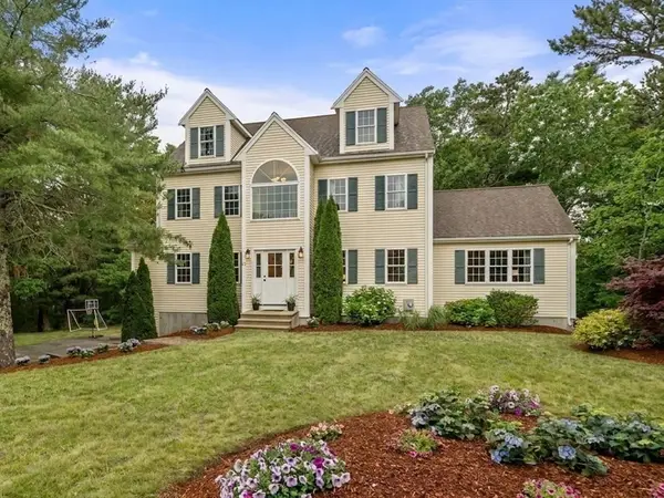 22 Edgewater Dr, Plymouth, MA 02360