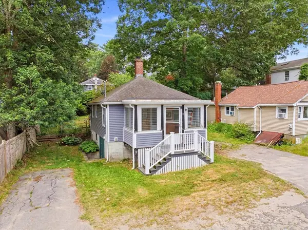 26 Hillside Ave, Halifax, MA 02338