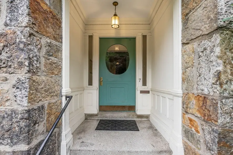 7 Regent Cir #3, Brookline, MA 02445 - #3