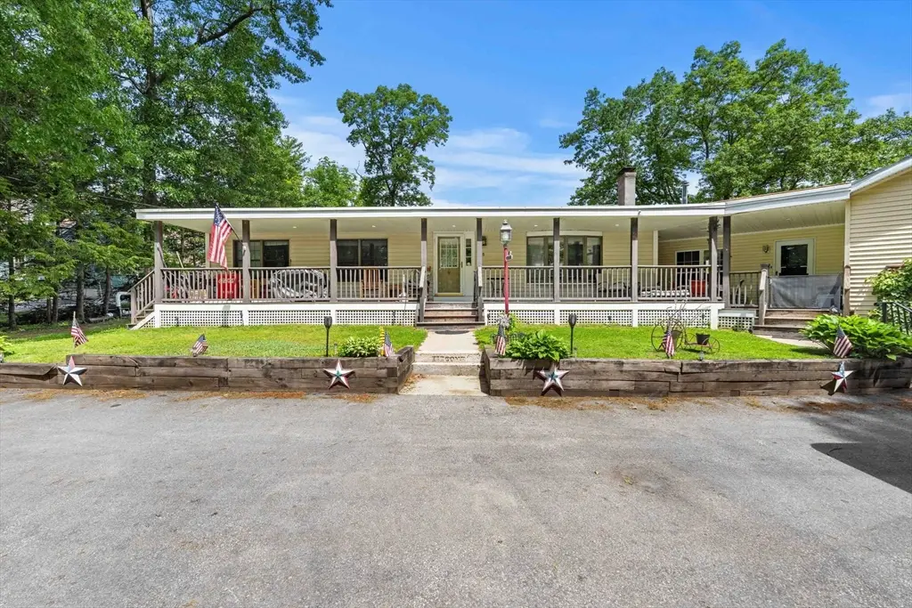 25R Beacon St, Amesbury, MA 01913 - #1