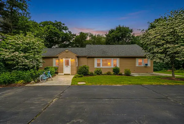 90 Glenview St, Upton, MA 01568