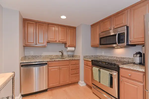 20 Chapel St #B313, Brookline, MA 02446