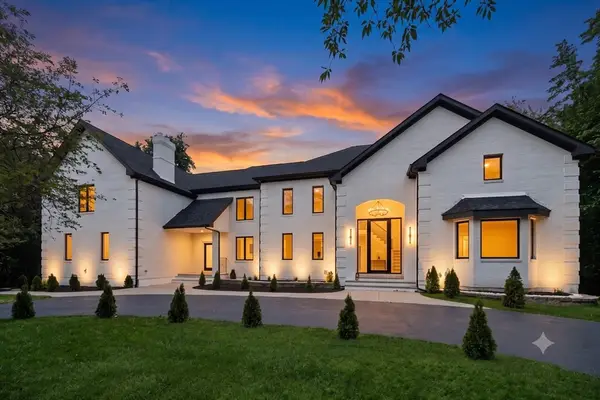15 Somerset Drive, Andover, MA 01810