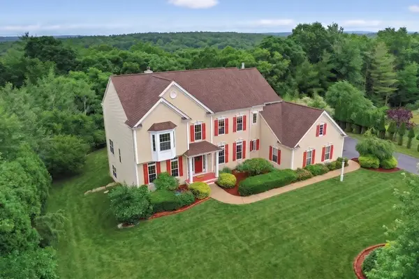 35 Howarth Dr, Upton, MA 01568