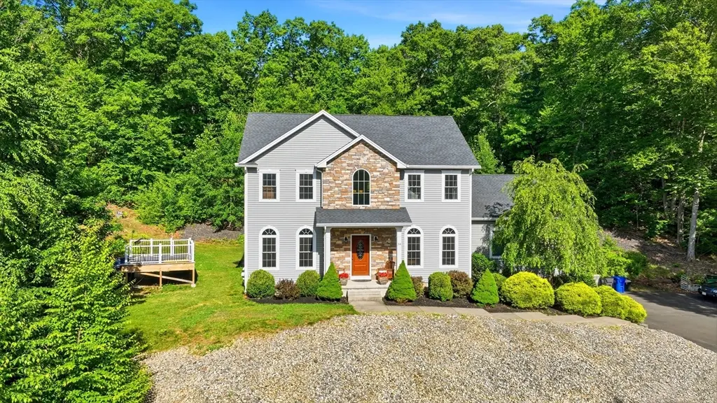 34 Bissonnette Cir, Southampton, MA 01073 - #1