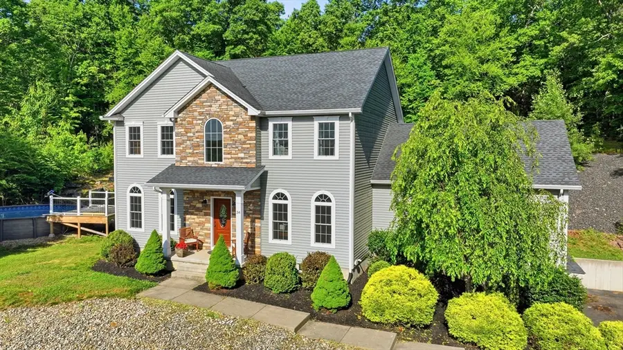 34 Bissonnette Cir, Southampton, MA 01073 - #2