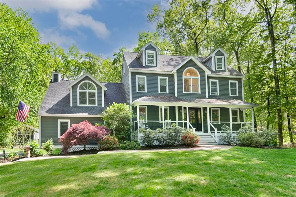 8 Upton St, Dunstable, MA 01827 - #1