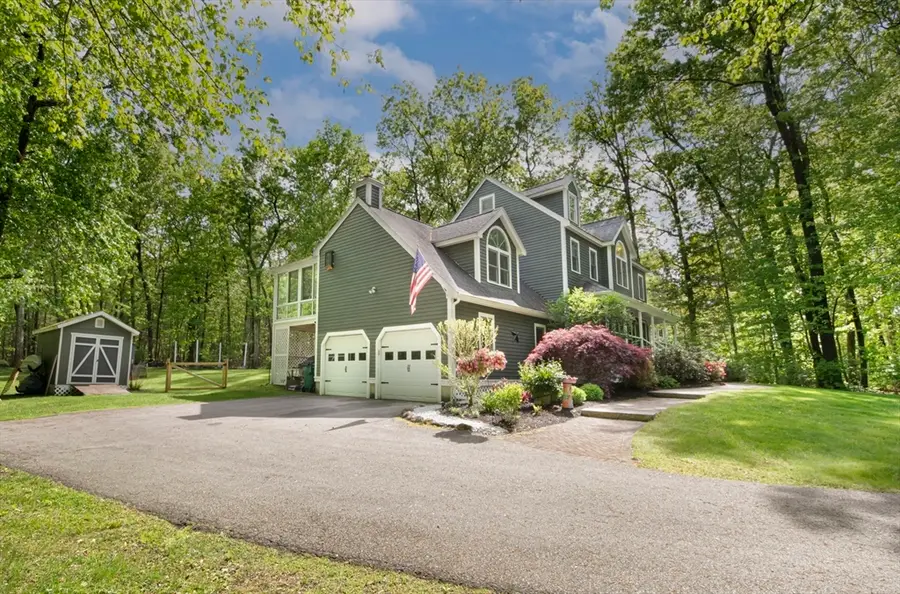 8 Upton St, Dunstable, MA 01827 - #3