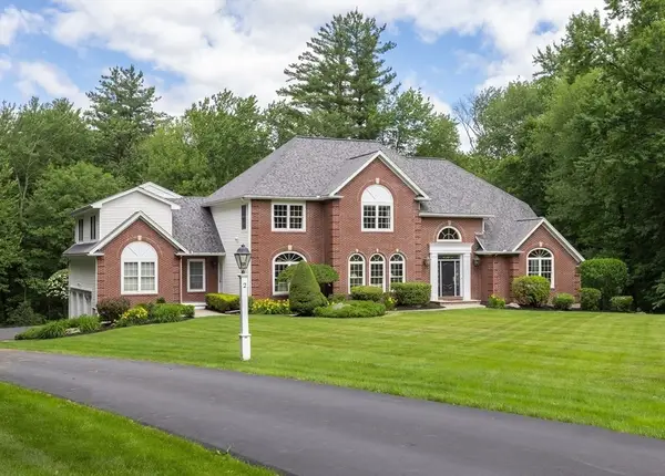 2 Eden Cir, Westborough, MA 01581