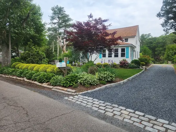 12 Church Street, Carver, MA 02330
