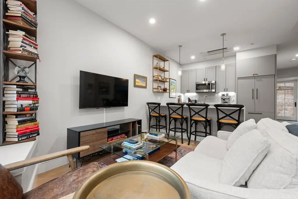 471 Hanover St #2, Boston, MA 02113 - #1