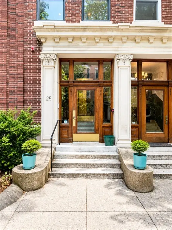 25 Euston St #2, Brookline, MA 02446