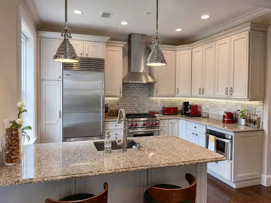 25 Euston St #2, Brookline, MA 02446 - #3