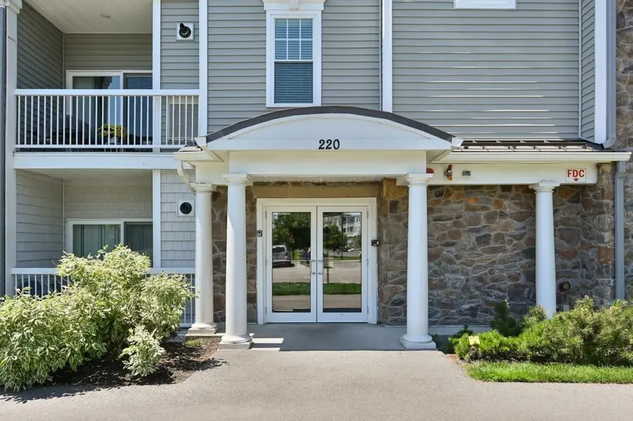 220 Martins Landing #102, North Reading, MA 01867 - #2