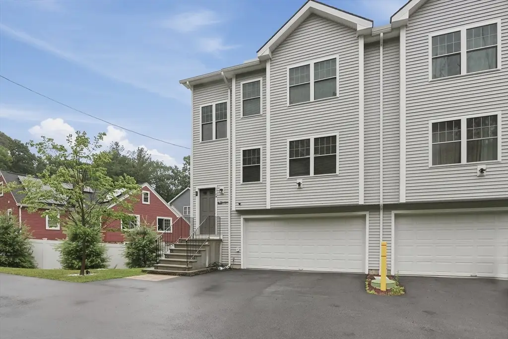 670 Burncoat St #A, Worcester, MA 01606 - #1
