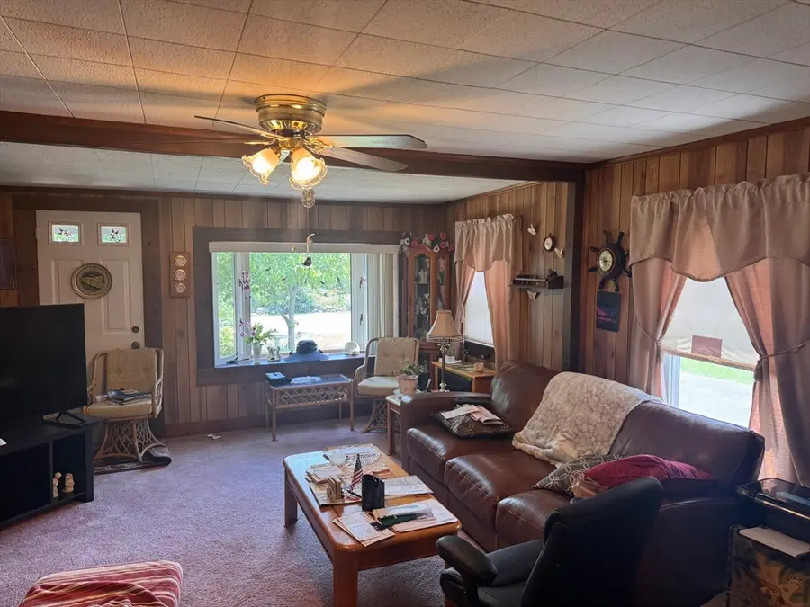 48 Grant St, Dracut, MA 01826 - #3