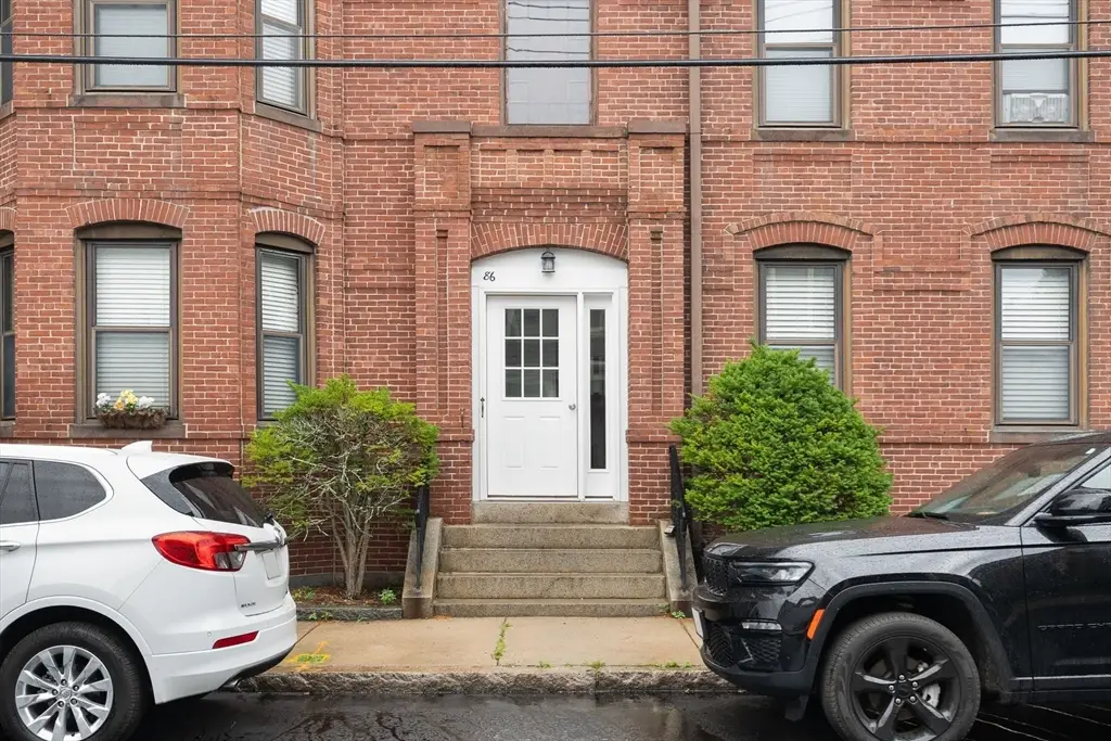86 Walnut St #3, Boston, MA 02122 - #1