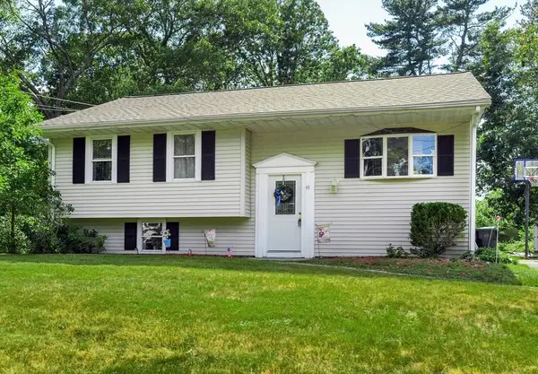 43 Chandler Dr, Marshfield, MA 02050