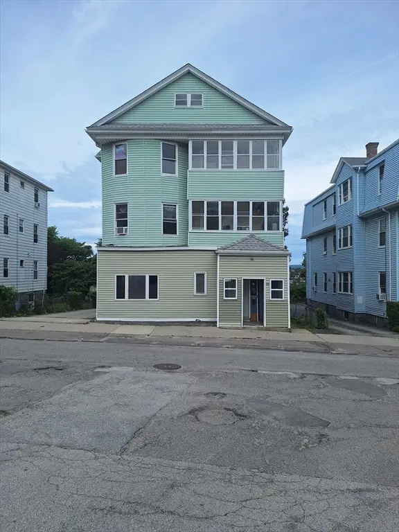 70 Sterling St, Worcester, MA 01610