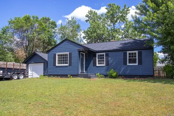 127 Gelinas Dr, Chicopee, MA 01020