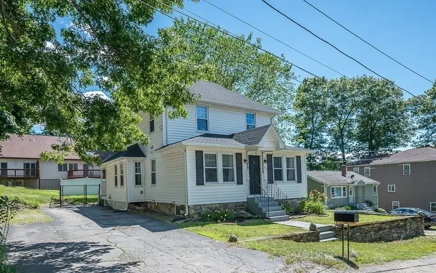 8 Simone St, Worcester, MA 01604 - #3