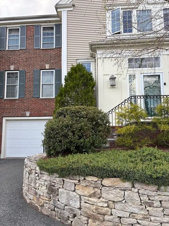 19 Imperial Ct #19, Westborough, MA 01581