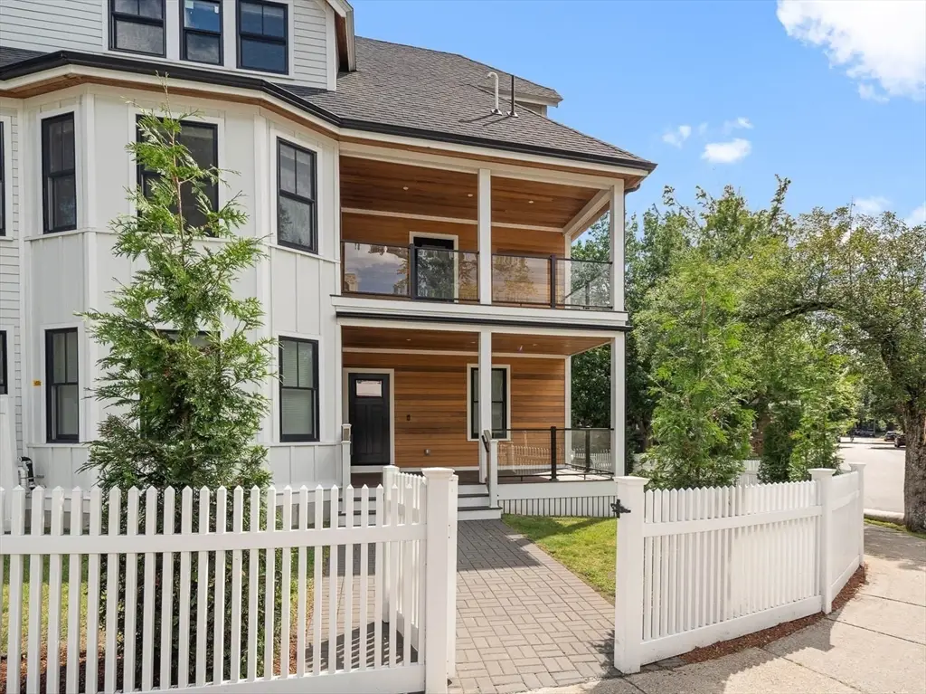 177 Thorndike St #1, Brookline, MA 02446 - #1
