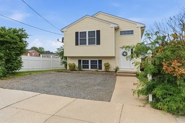 105 Lawrence St, Fall River, MA 02721
