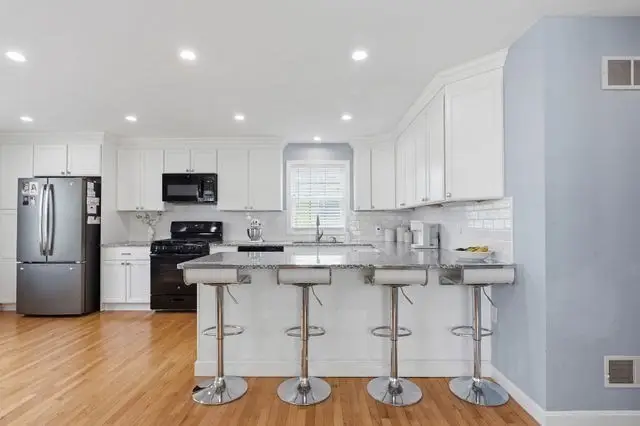 105 Lawrence St, Fall River, MA 02721 - #3
