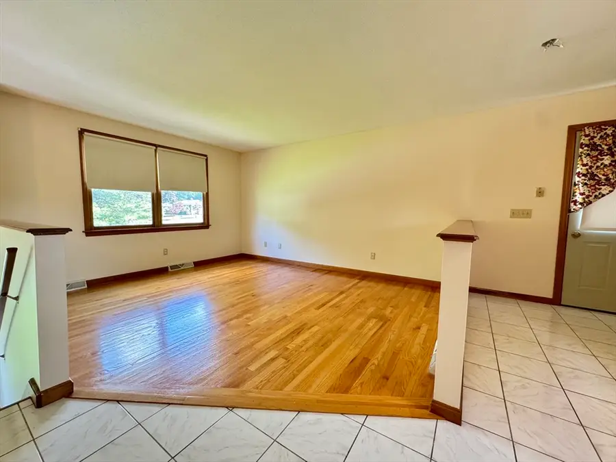 2 Hazelhurst Ave, East Longmeadow, MA 01028 - #3