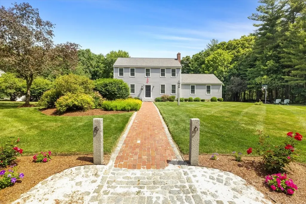 16 King Philip Path, Mendon, MA 01756 - #1